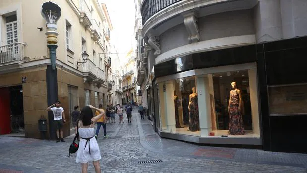 El comercio de Cádiz muda su piel una vez más