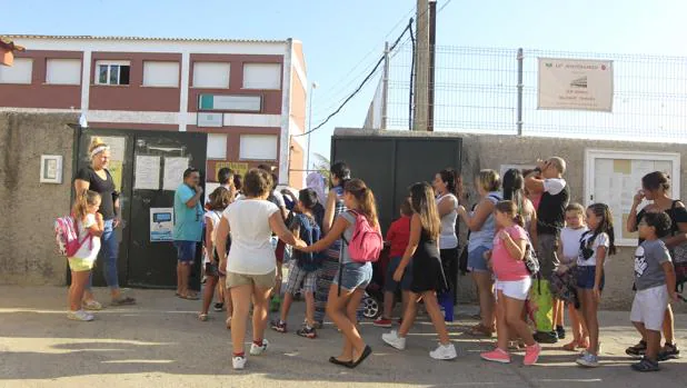 Alumnos del CEIP Reggio de Puerto Real, en su primer día de colegio