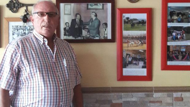 Cantaor, guardia civil, concejal, locutor y novillero