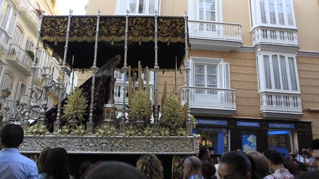 Columna celebra la procesión por el aniversario de su Virgen