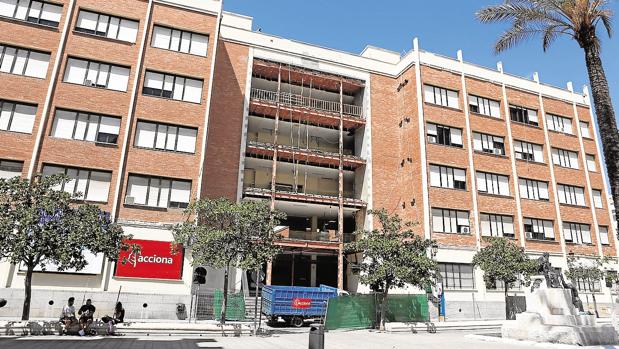 La remodelada Facultad de Medicina acogerá el lunes a sus primeros alumnos