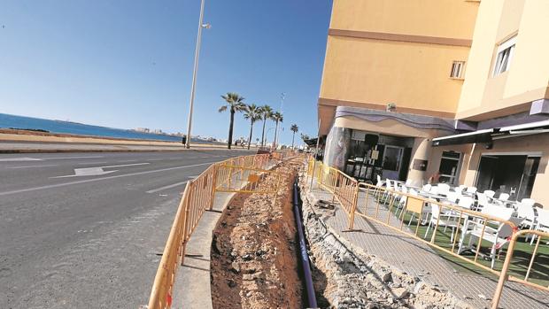 Las primeras obras que hace el Ayuntamiento y pagan los bares