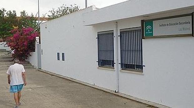 CGT advierte del mal estado de un colegio en Conil y la presencia de amianto en otro en Villamartín