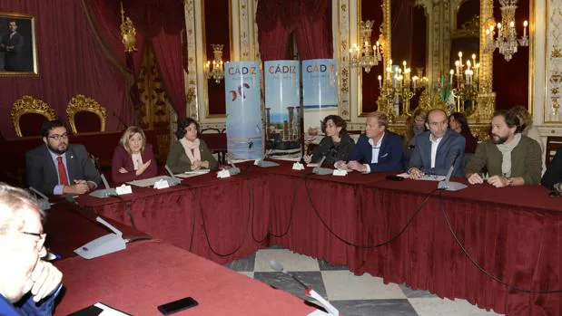 Mesa del Turismo celebrada en Diputación
