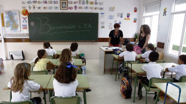 La situación de las familias y los métodos de los profesores para impartir las clases son determinantes para el éxito de los alumnos