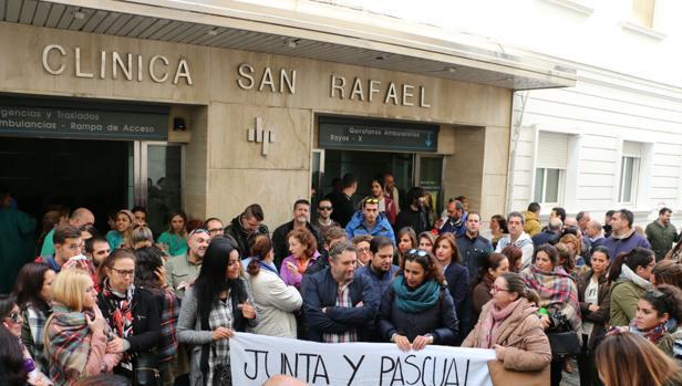 Los profesionales desconvocan la huelga, pero siguen alerta