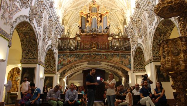 Imagen de una de las visitas guidas por el templo ecijano