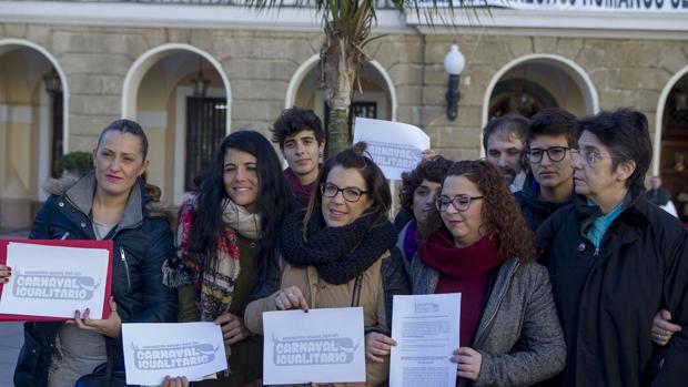 «La mujer en el Carnaval es más que un elemento ornamental»