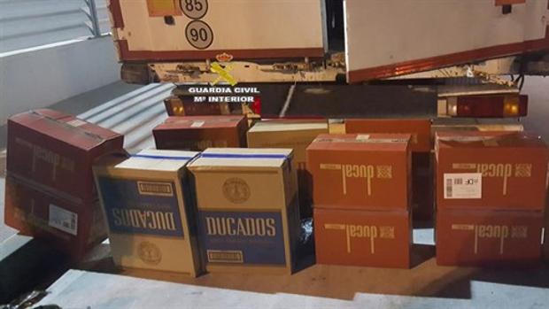 Detenido en Algeciras el conductor de un camión con 4.500 cajetillas de tabaco de contrabando