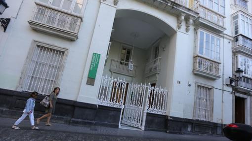 Edificio de Educación en la plaza Mina, 18