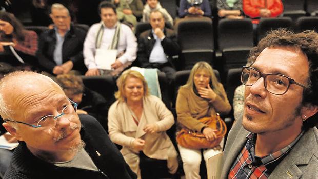 El alcalde celebró una asamblea para presentar un informe sobre los cortes de agua en Loreto en 2014.