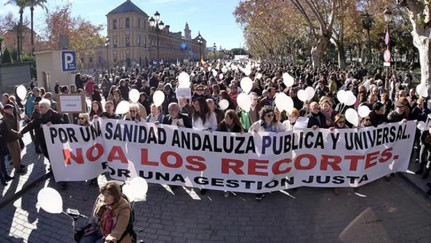 Manifestación por la sanidad ante el Palacio de San Telmo