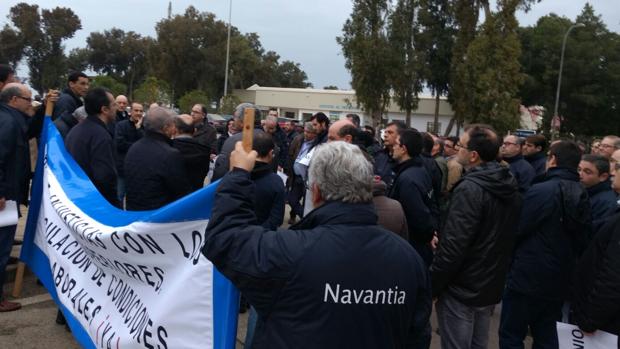 Técnicos superiores de Navantia vuelven a concentrarse por la falta de regulación de sus condiciones laborales