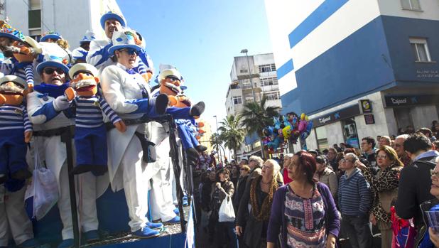 Carrusel en Segunda Aguada, batalla de coplas, pregón... hoy en el Carnaval de Cádiz