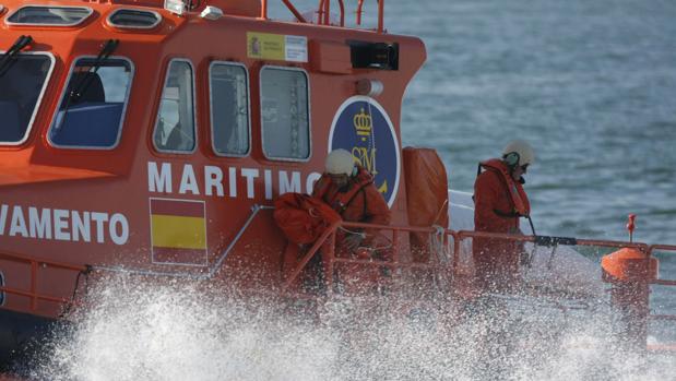 Rescatado del mar el cadáver de un hombre al suroeste de Cádiz