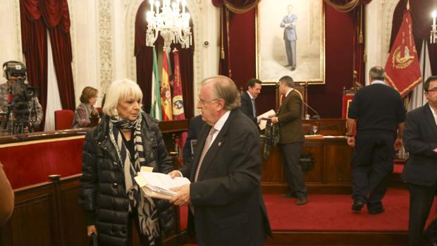 El concejal popular ha realizado una veintena de preguntas al alcalde de la ciudad.