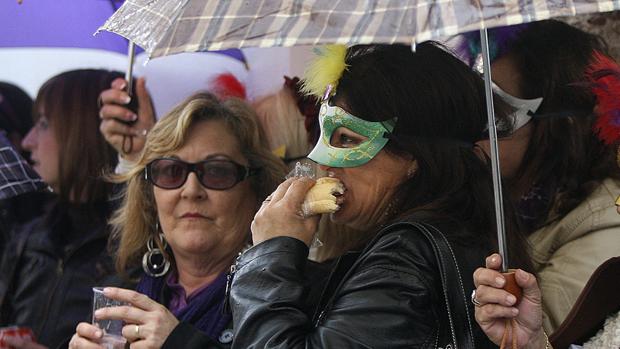 Los carruseles de coros se suspenden por la lluvia pero se mantiene la cabalgata del humor