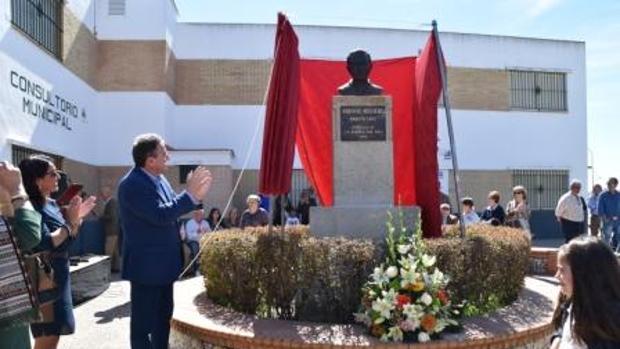 El busto de Antonio el practicante