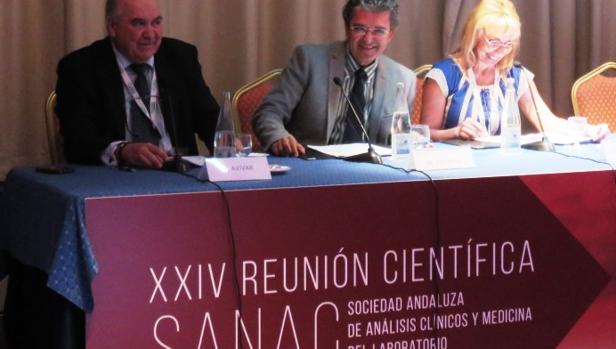 De izquierda a derecha, Dr. Avivar, Dr. Herrera y Dra. González , durante el acto de inauguración