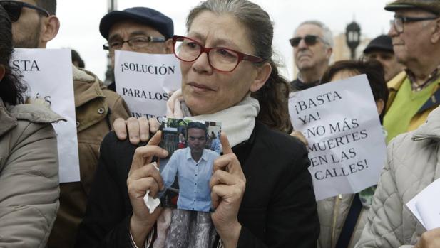 Concentración en La Caleta para evitar más muertes entre las personas sin hogar