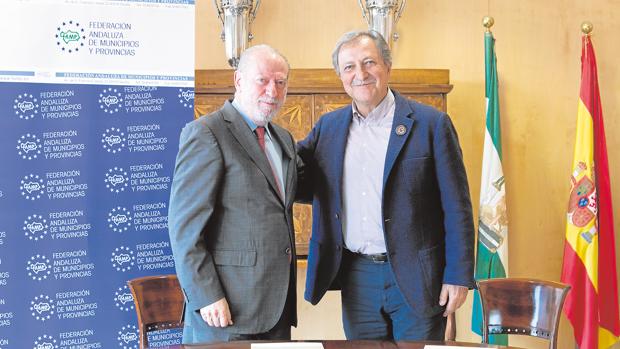 Fernando Rodríguez Villalobos y Paco Lobatón tras la firma del convenio