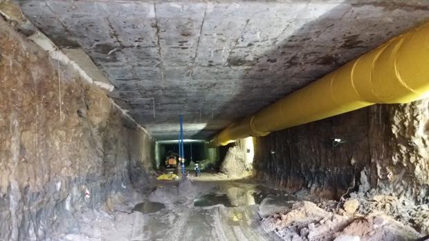 Acceso al túnel, que se abre próximo a los aparcamientos de Navantia-Cádiz