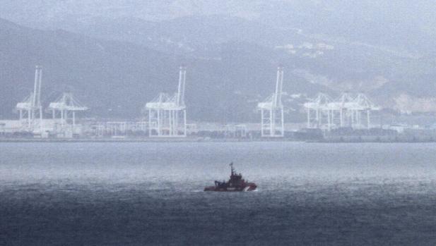 Suspendidas por el fuerte viento las conexiones marítimas por catamarán entre la capital y Rota