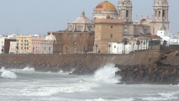 Siguen suspendidos los catamaranes entre Cádiz y Rota por el mal tiempo