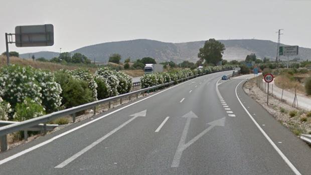 Muere un motorista mientras circulaba por la A-92 a su paso por el municipio sevillano de Lora de Estepa