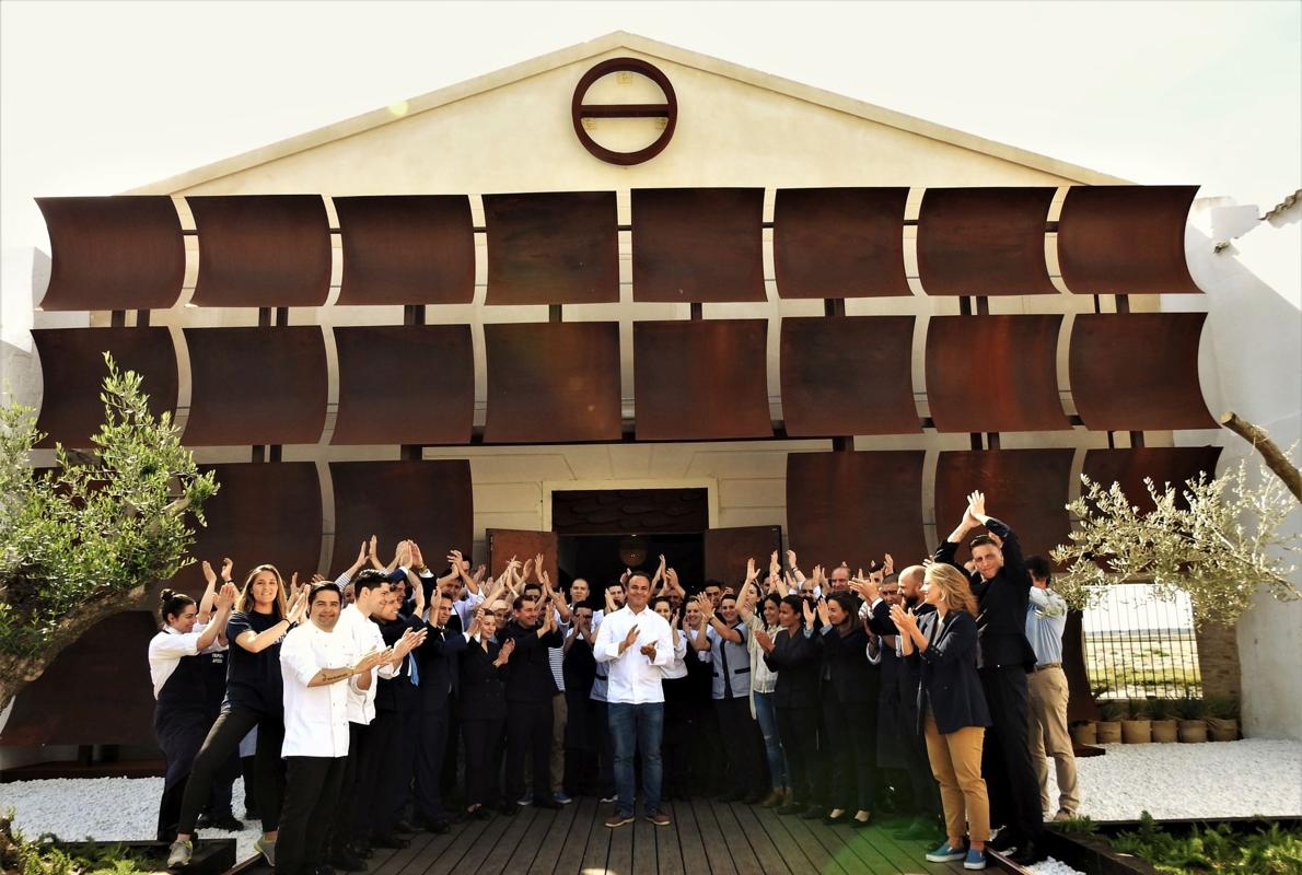 Ángel León, con el equipo de Aponiente