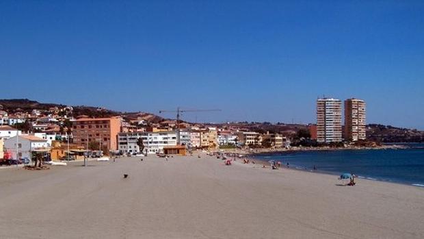 Un detenido con 26 kilos de hachís en la playa de Torreguadiaro