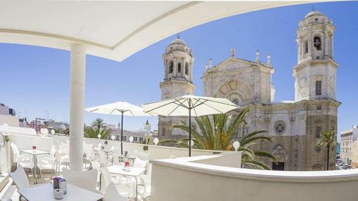 La Catedral de Cádiz, desde la terraza del hotel del mismo nombre