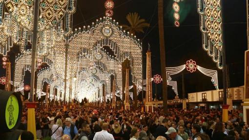 Cómo evitar el timo del tocomocho, la estampita y el «cambio mágico» en la Feria de Jerez