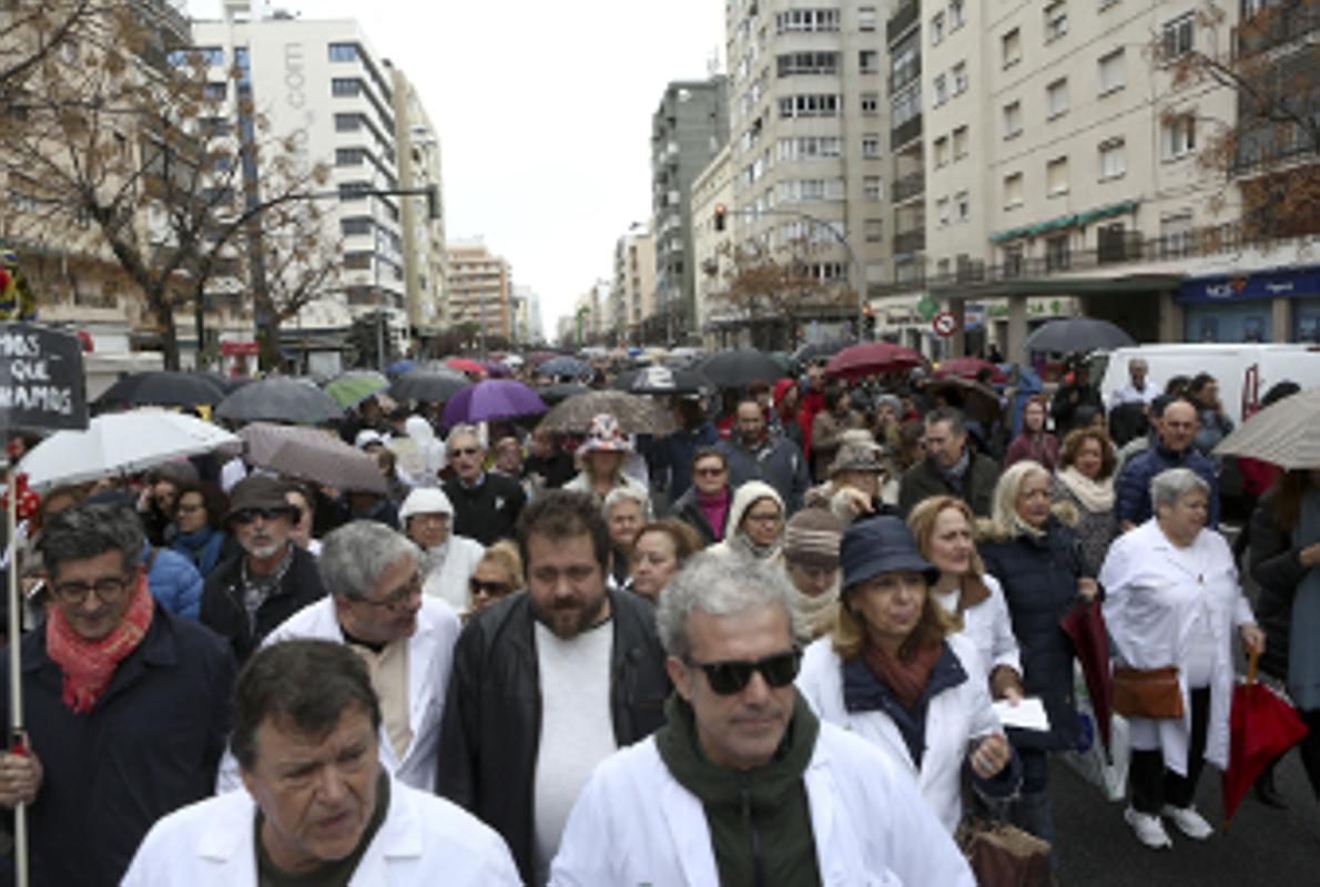 Una de las manifestaciones de la Marea Blanca.