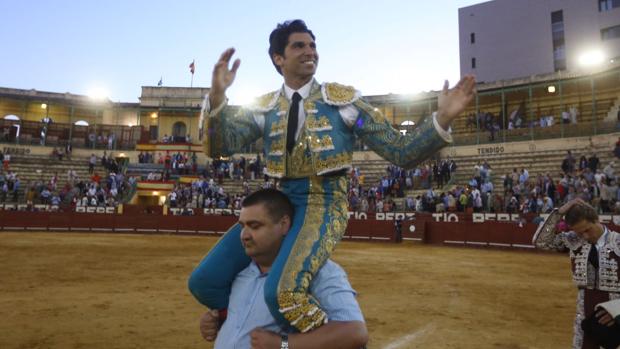 Triunfo de Cayetano en una tarde de escaso contenido en la Feria de Jerez