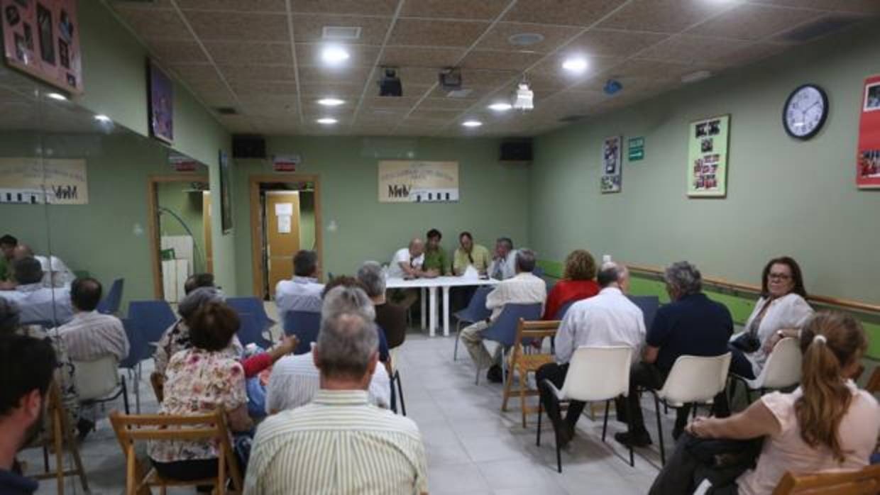 Reunión entre empresarios y vecinos este jueves en el local social de Muñoz Arenillas.