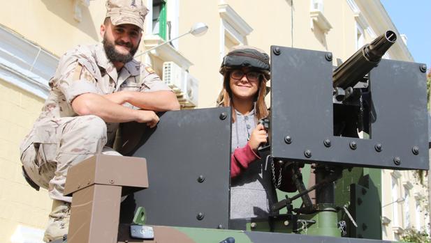 Los gaditanos respaldan el Día de las Fuerzas Armadas