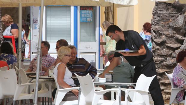 El PSOE cuestiona la unidad entre Podemos y Ganemos en la ordenanza de las terrazas