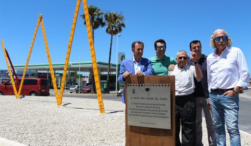 Momento de la inauguración de la escultura