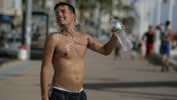 Se alcanzarán los 39ºC y las temperaturas no bajarán de los 20ºC por la noche.