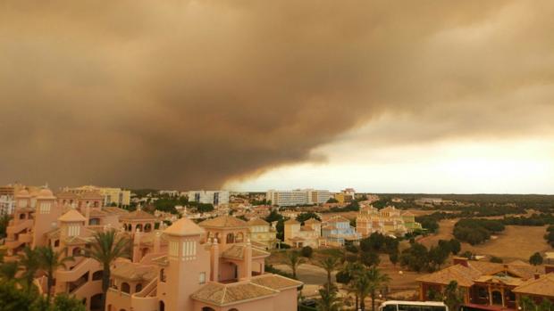 Las cenizas del incendio de Doñana causan la alarma en Cádiz