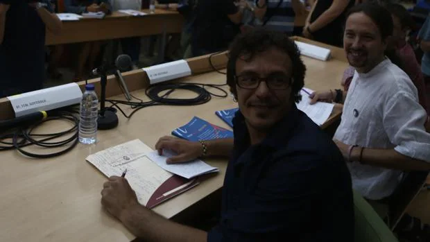 Kichi, con Pablo Iglesias en la Universidad de Podemos.