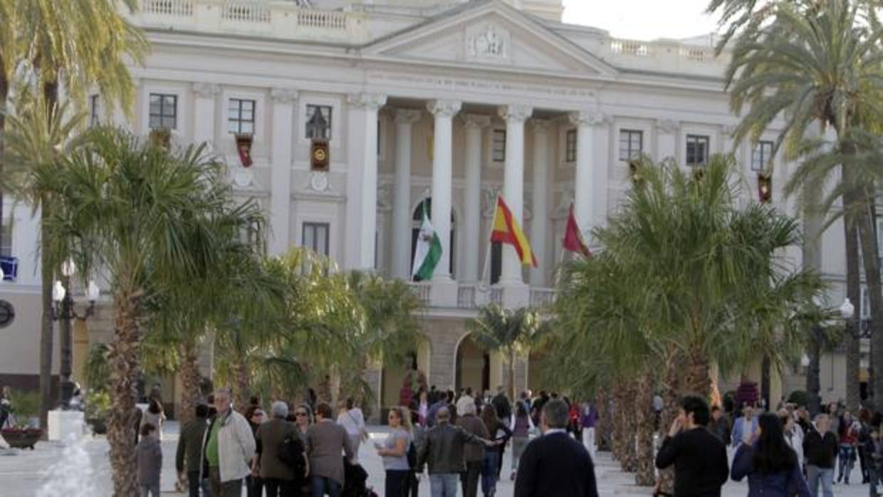 Un grupo de interinos denuncian discriminación en el Ayuntamiento.