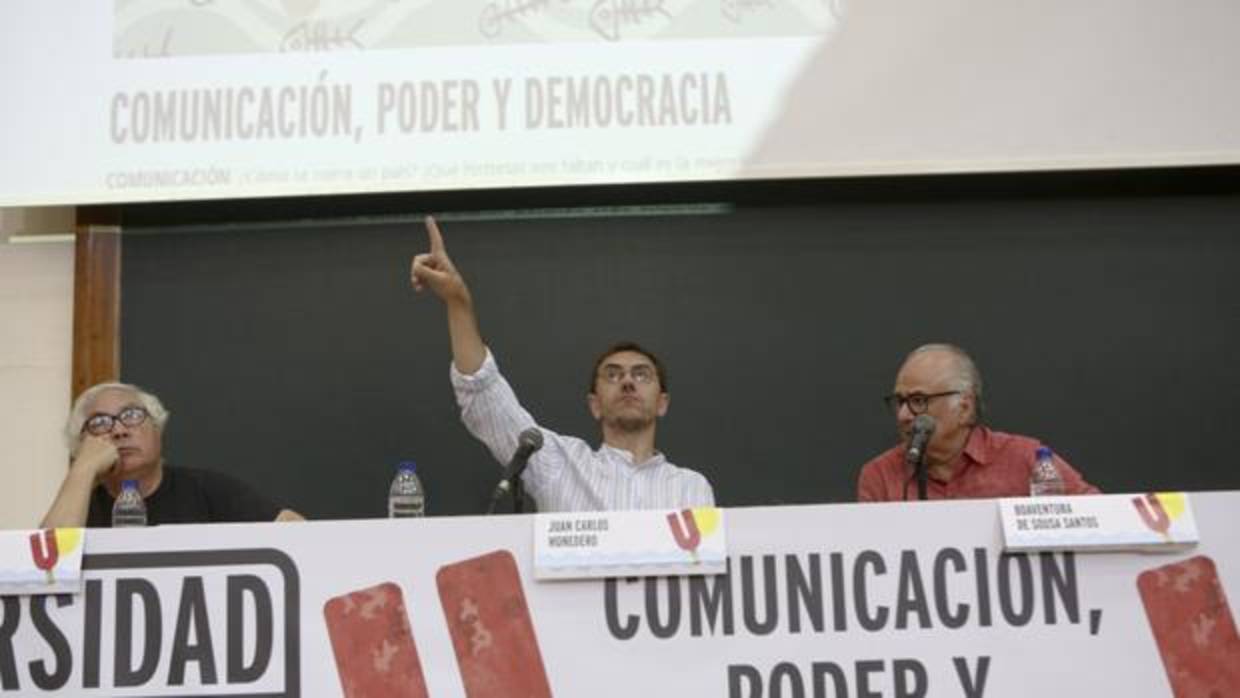 A Monedero no le agrada que Leopoldo López «salga y siga echando gasolina»