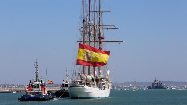 Elcano a su salida del puerto de Cádiz, el pasado mes de marzo.