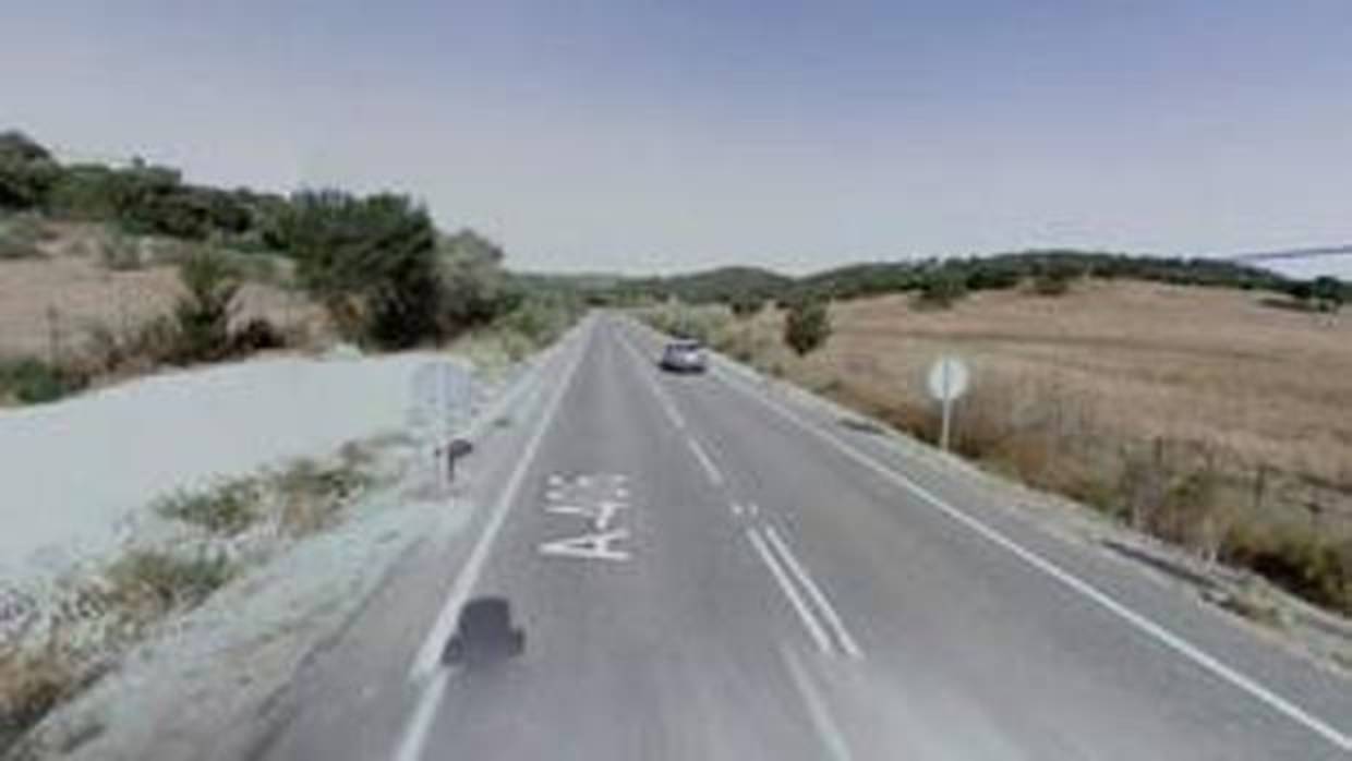 La carretera donde estaba asfaltando el trabajador cuando sufrió el golpe de calor