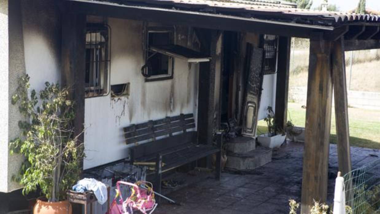 Estado en el que quedó la vivienda de El Palmar tras el fuego