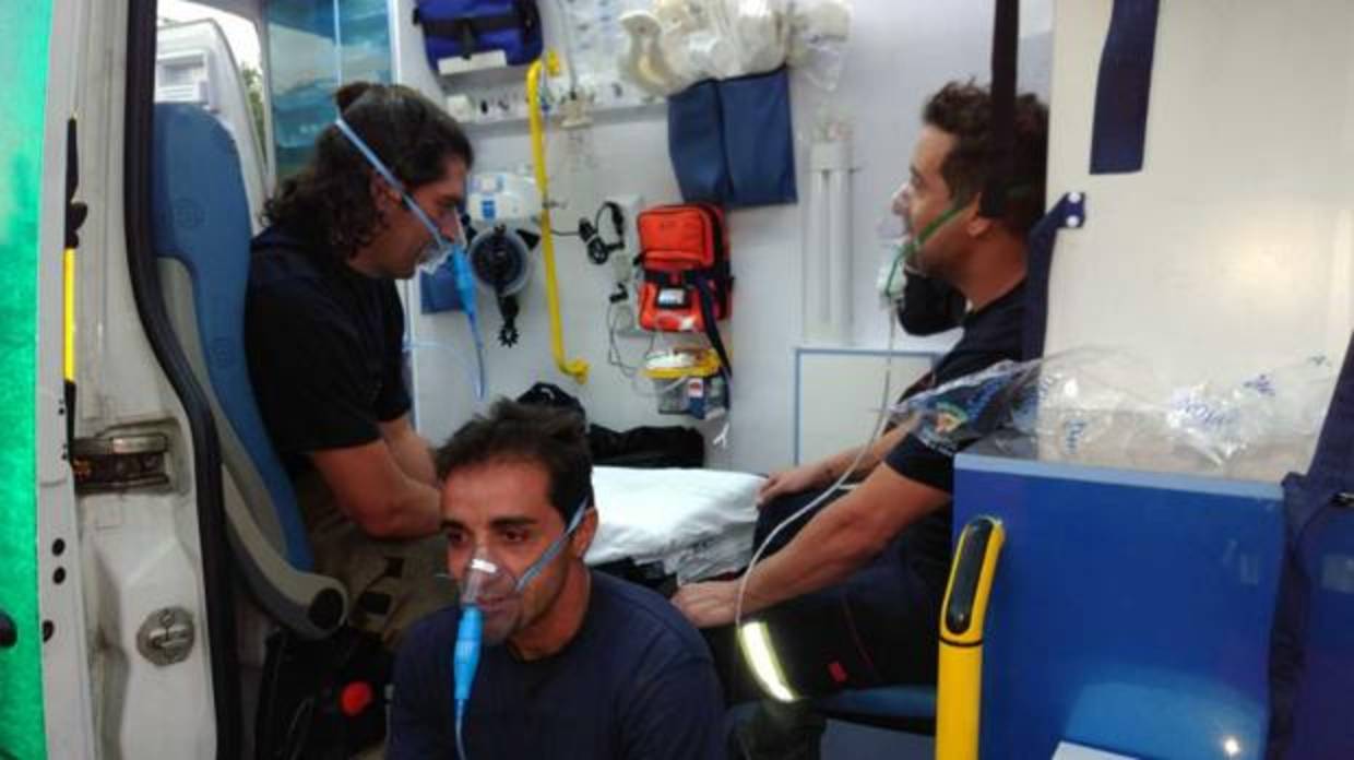 Los tres bomberos que resultaron afectados en el incendio de La Puebla del Río