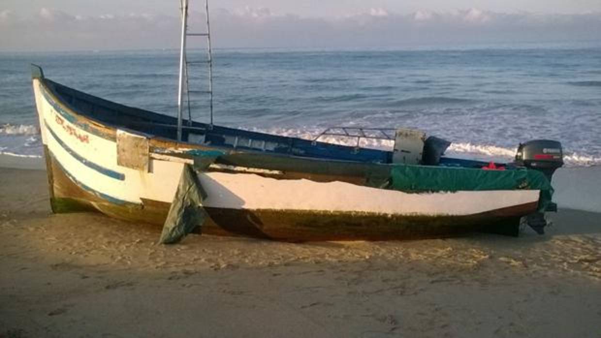 Una patera en las cosas de Cádiz.