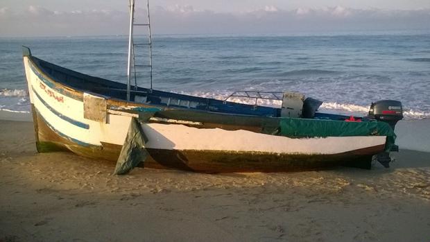 Un inmigrante marroquí agrede a un policía local en Barbate